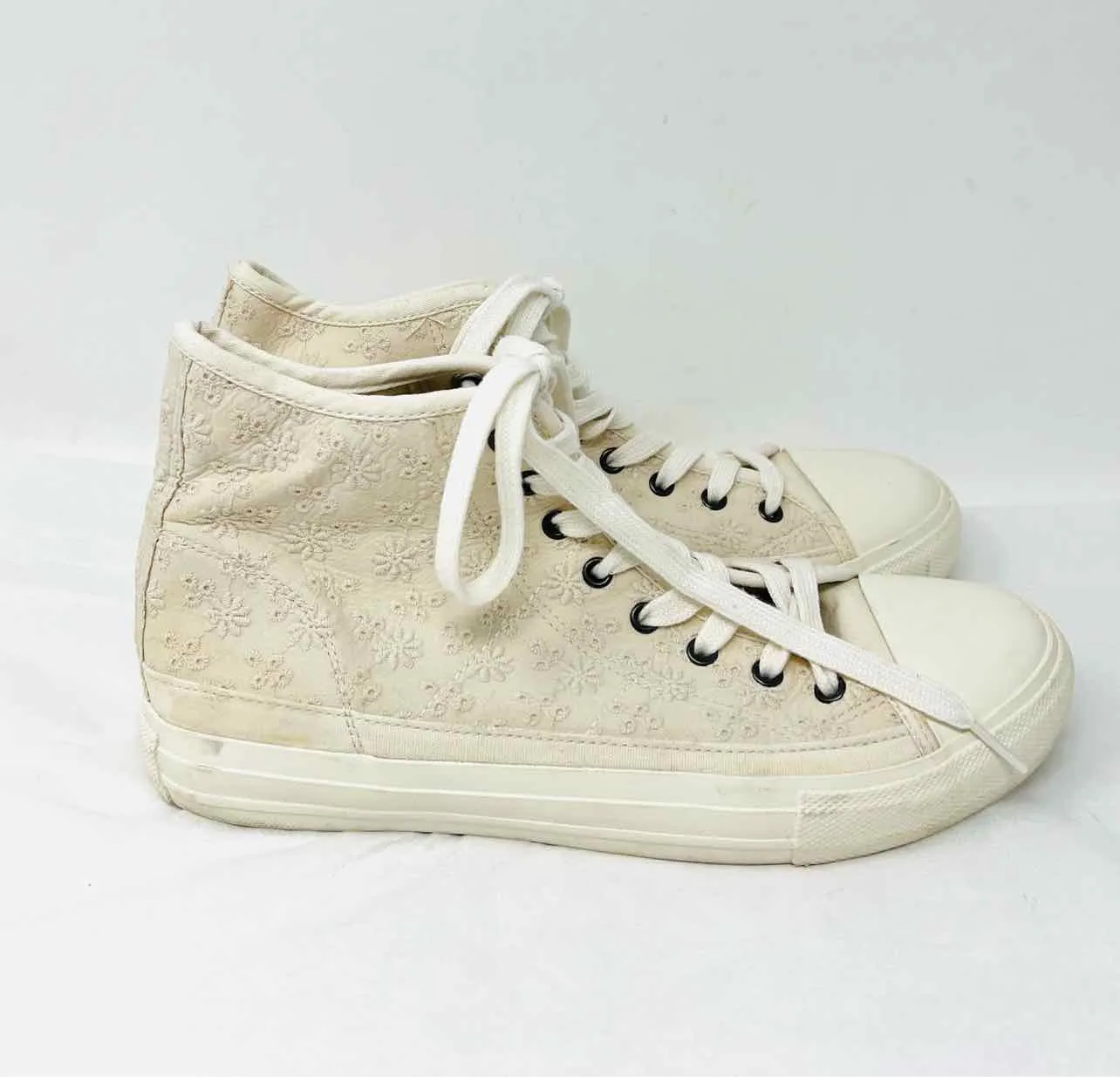 American Eagle Outftrs Size 9 Ivory Eyelet Shoes Sneakers