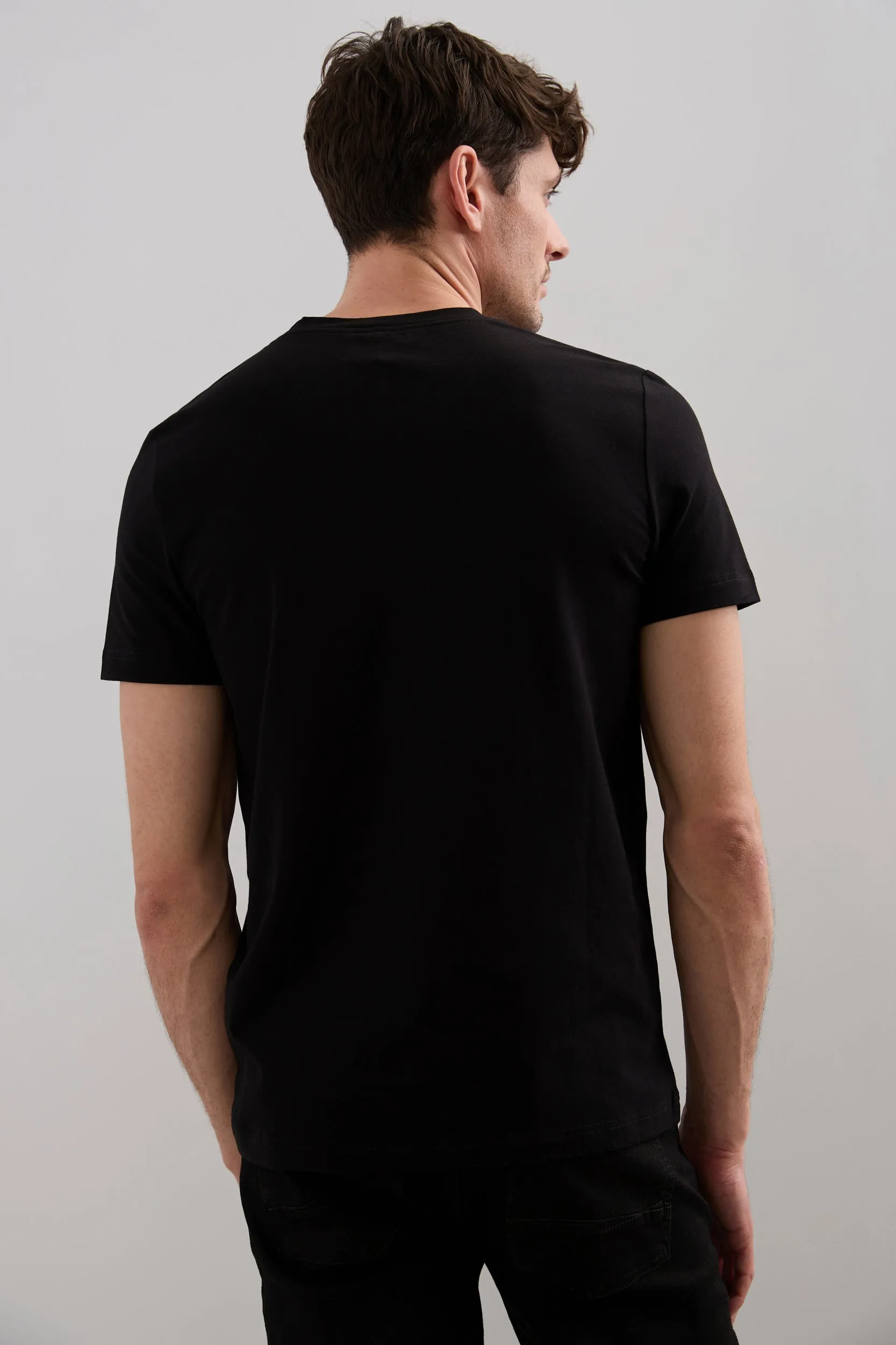 Basic v-neck t-shirt