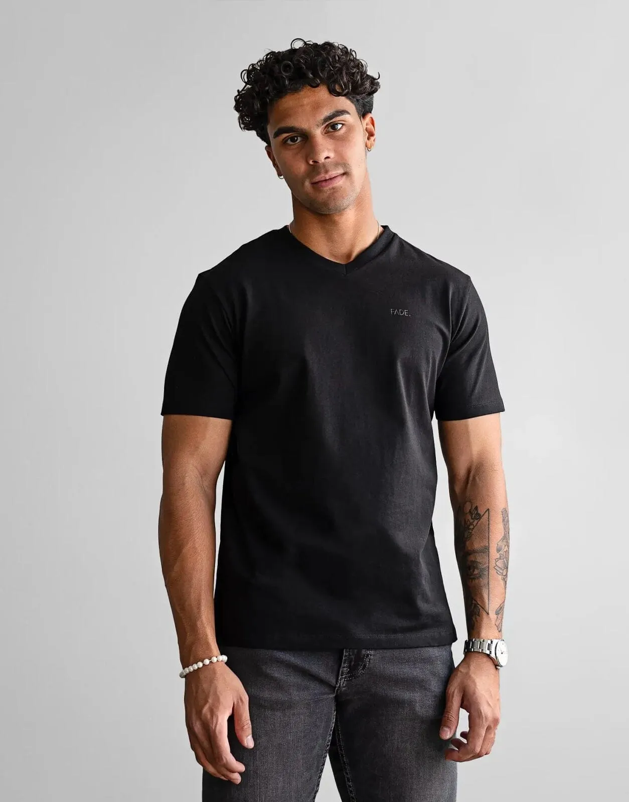 Fade Essential V-Neck Black T-Shirt