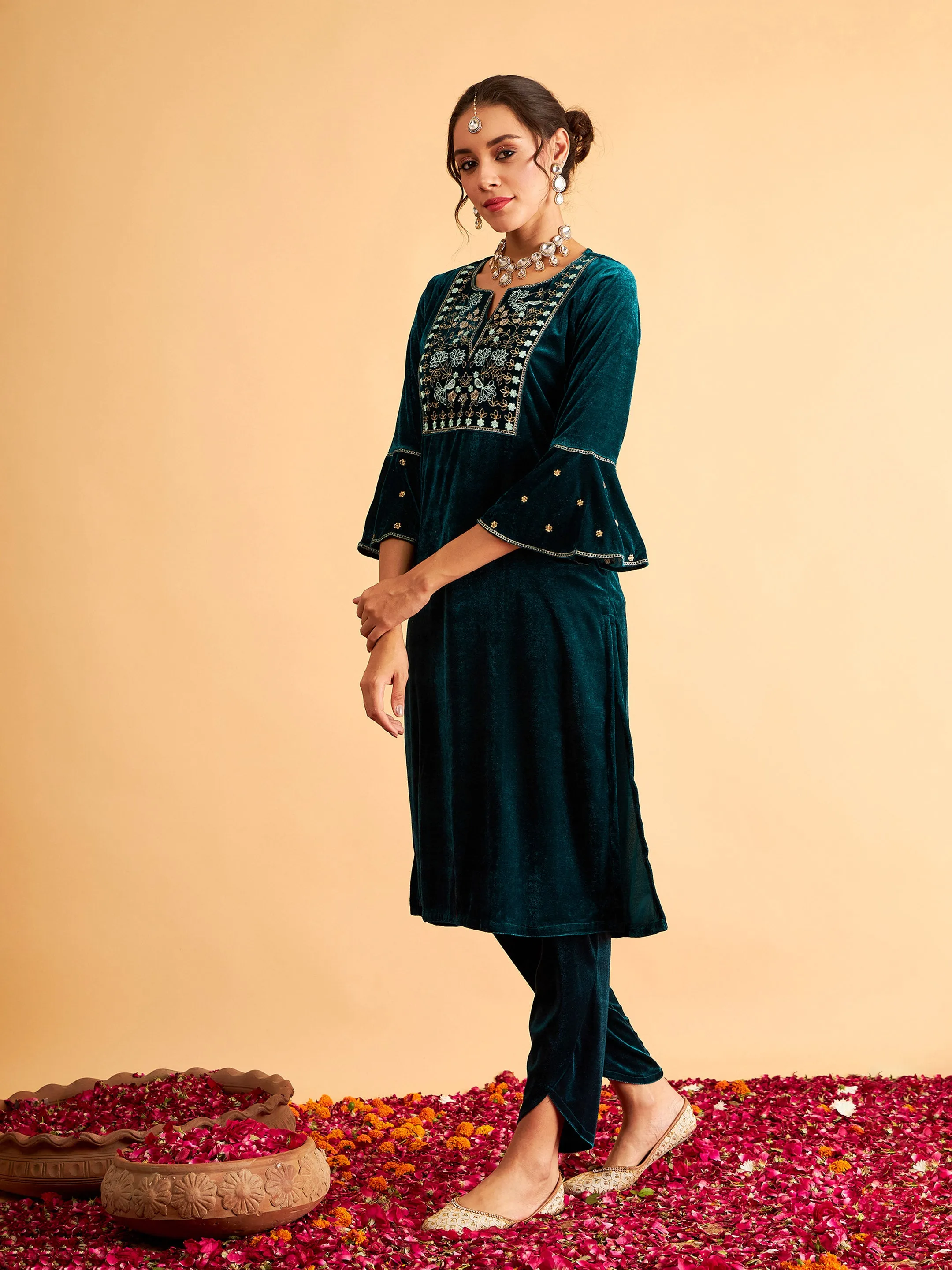 Green Velvet Flute Sleeve Embroidery Kurta