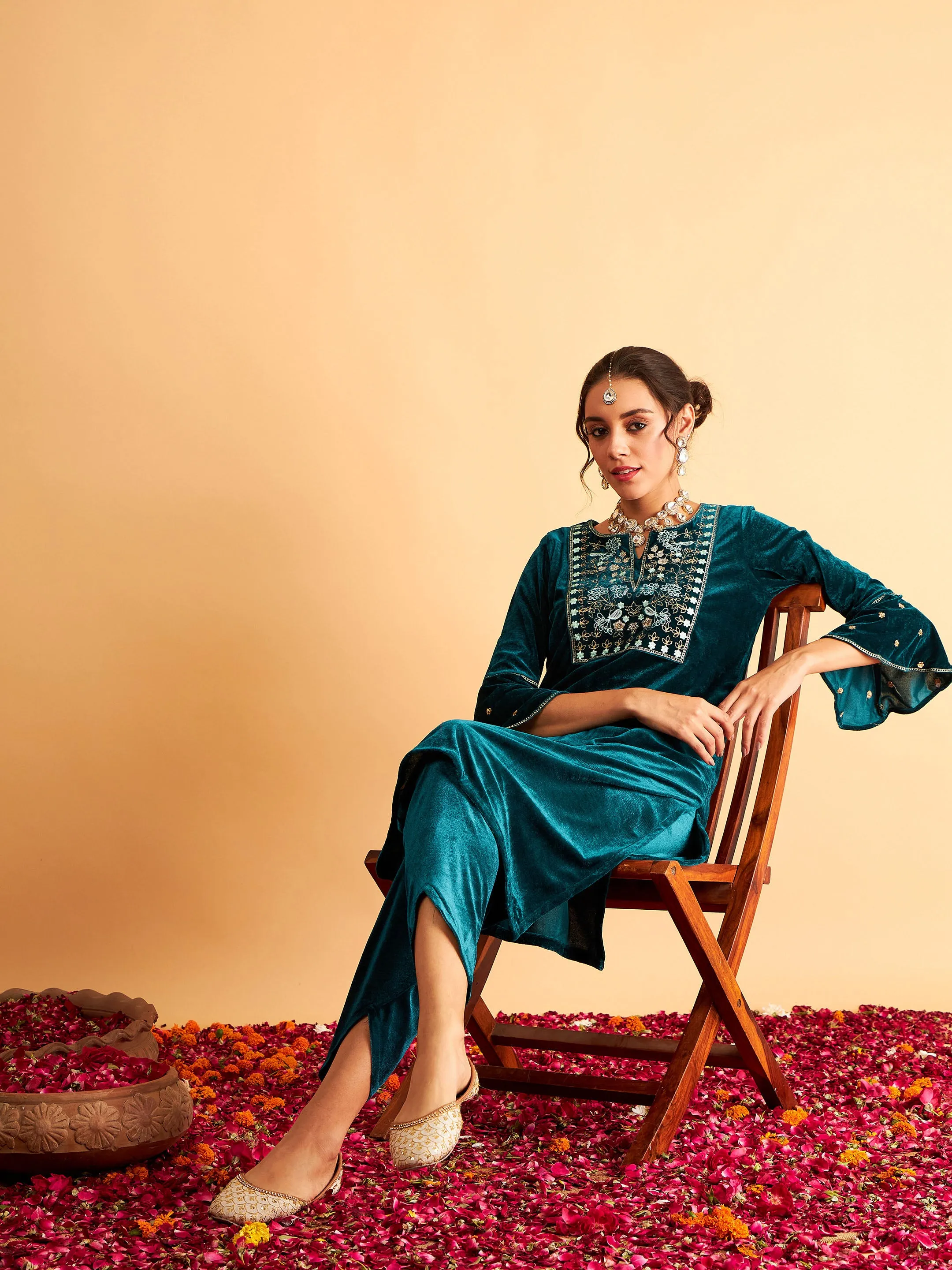 Green Velvet Flute Sleeve Embroidery Kurta