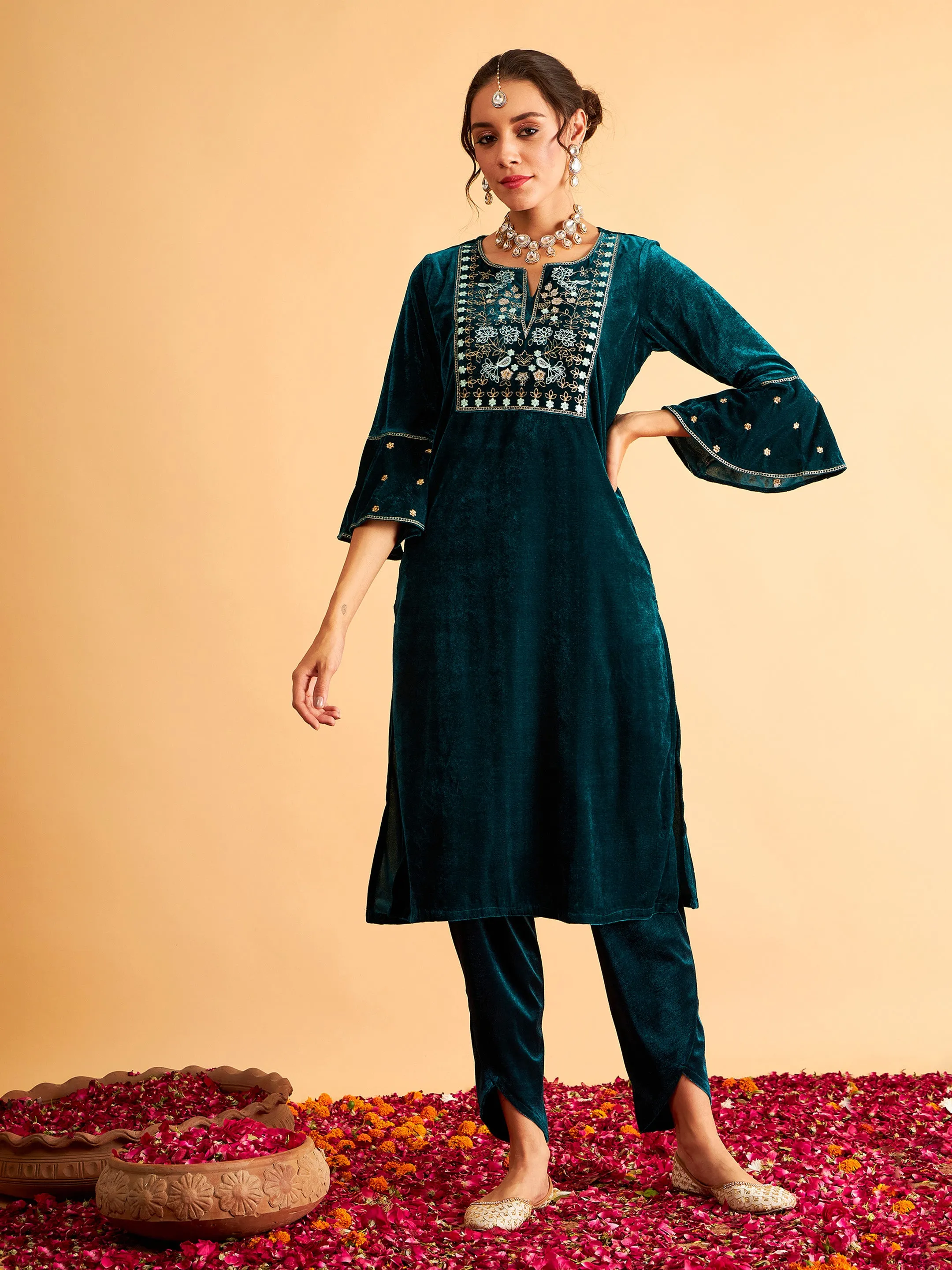 Green Velvet Flute Sleeve Embroidery Kurta