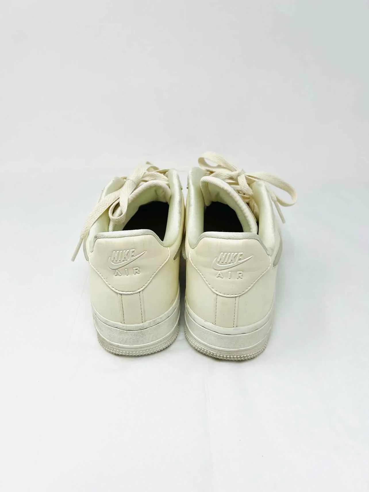 Nike Size 6.5 Cream Lace-Up Leather Shoes Sneakers