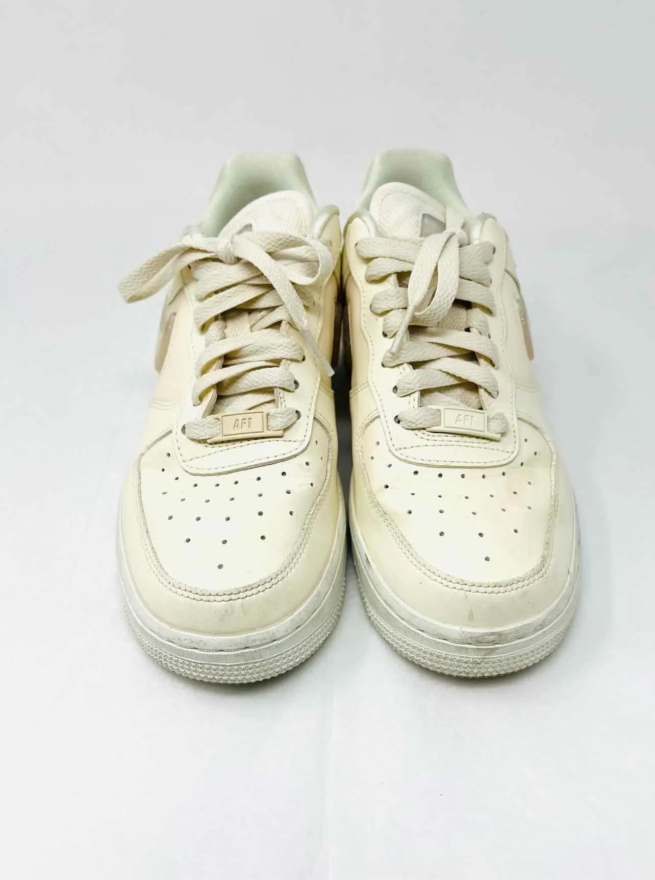 Nike Size 6.5 Cream Lace-Up Leather Shoes Sneakers