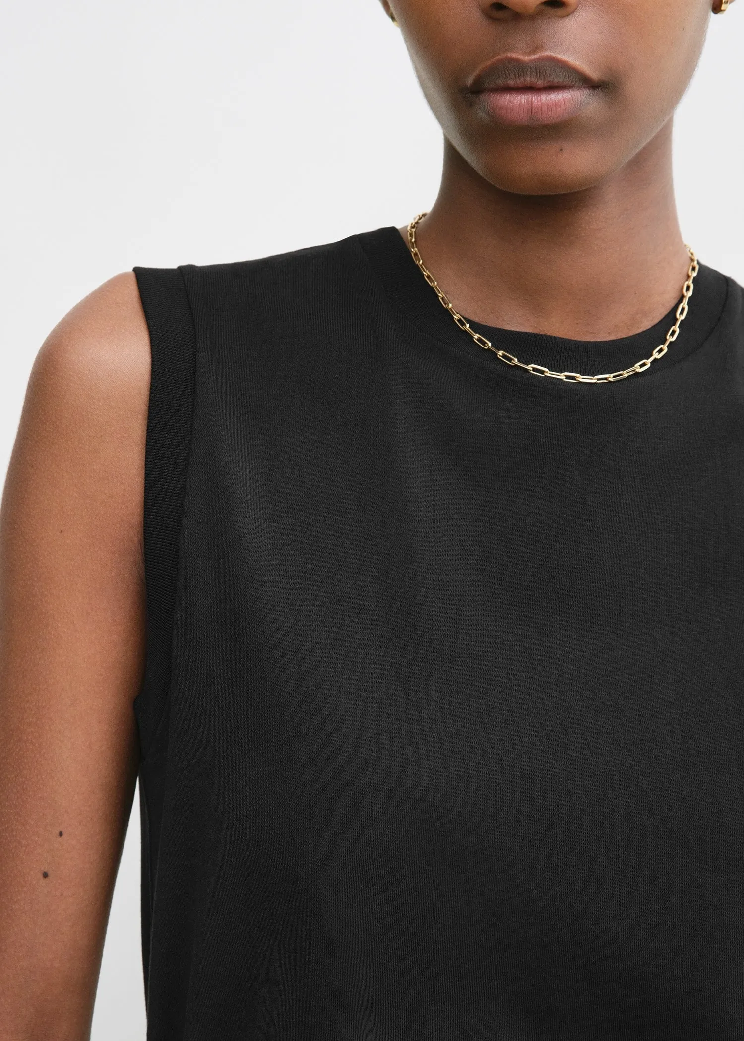 Relaxed sleeveless tee black